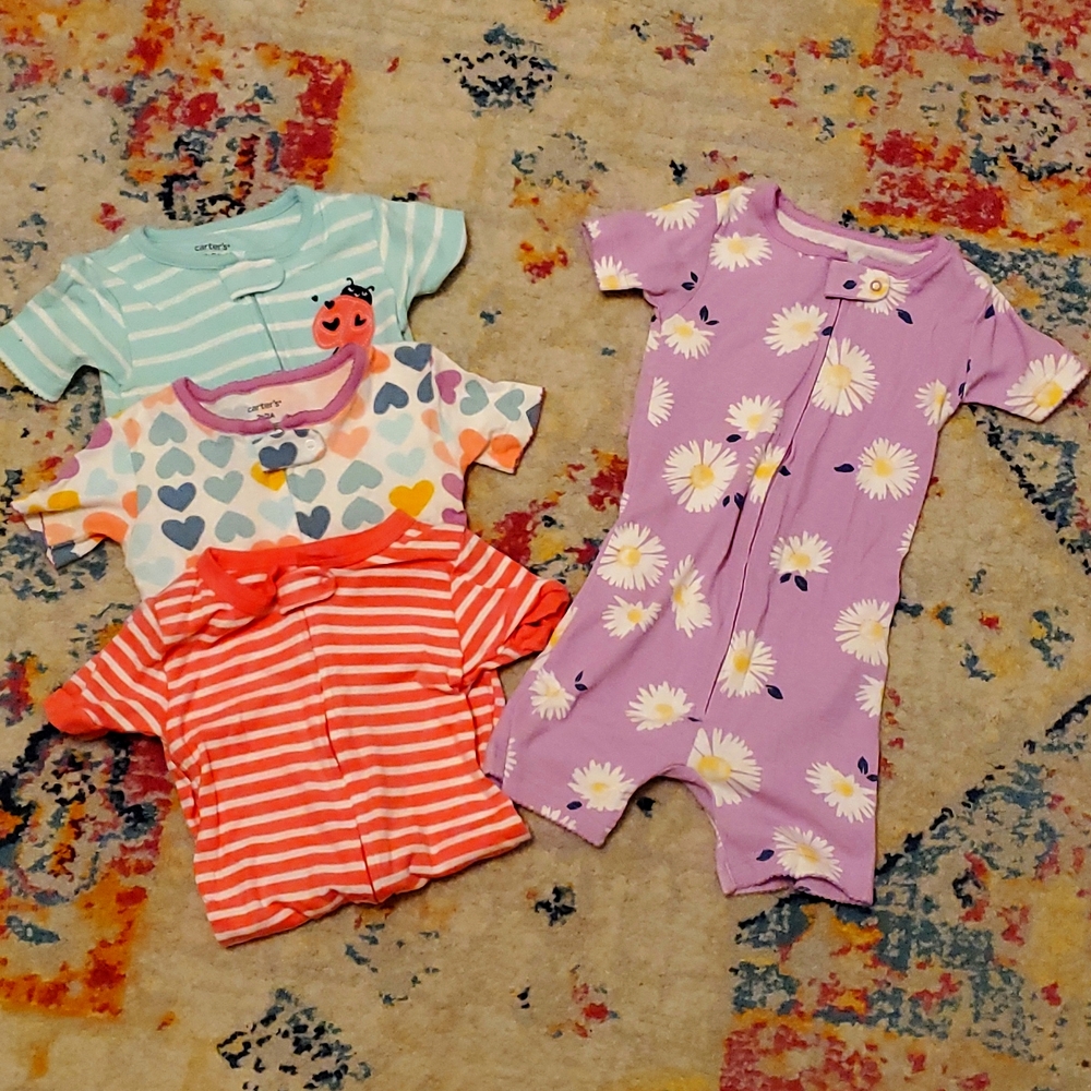 Bundle of 4 Carters 2t shorts sleepers